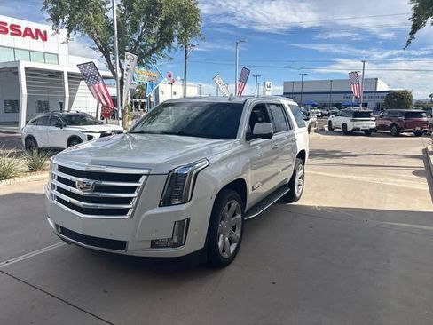 Used 2019 Cadillac Escalade Luxury AWD/4WD image 1