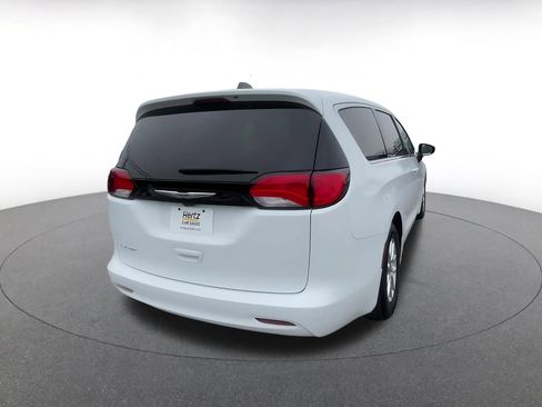 Used 2023 Chrysler Voyager LX image 14