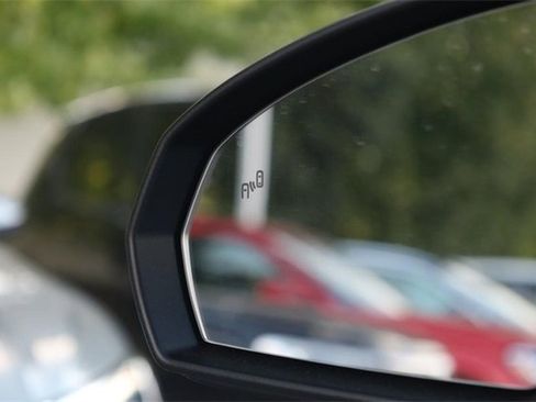 New 2025 Volkswagen Taos SE image 19