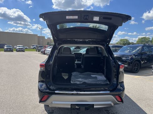 Used 2021 Toyota Highlander Platinum AWD/4WD image 11