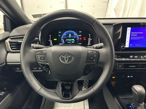 Used 2026 Toyota Camry Hybrid FWD image 18