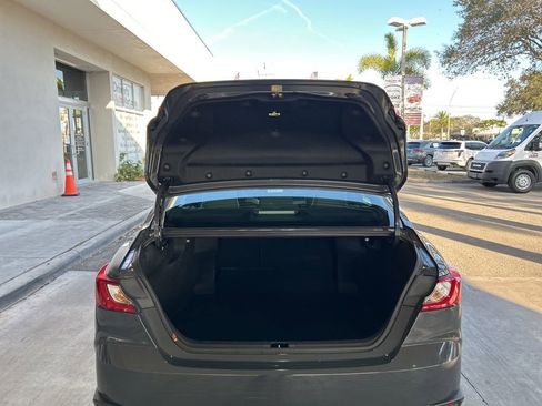 Used 2025 Toyota Camry SE image 30