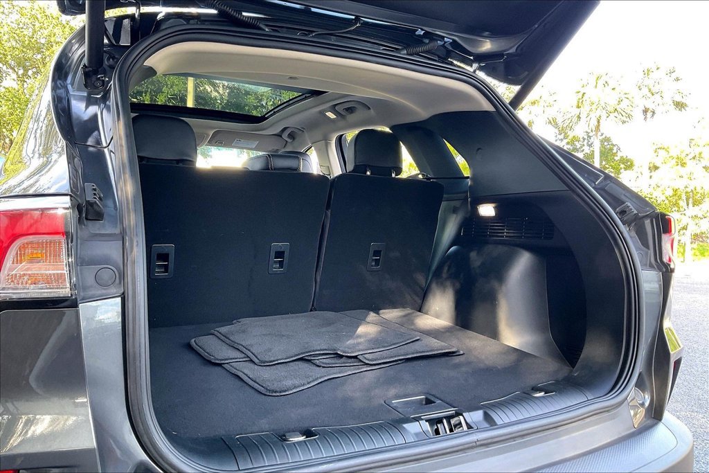 Used 2020 Ford Escape Titanium FWD image 18