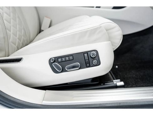 Used 2018 Bentley Flying Spur V8 image 47