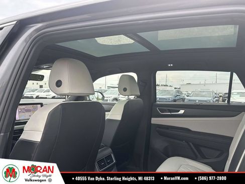Certified 2024 Volkswagen Atlas Cross Sport SEL Premium R-Line AWD/4WD image 17