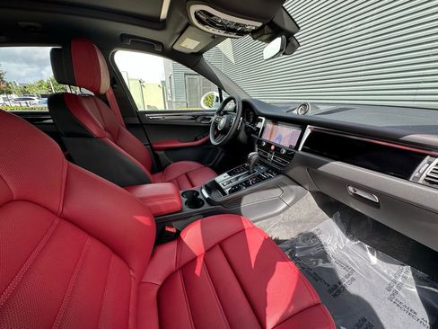 Certified 2026 Porsche Macan Turbo AWD/4WD image 39