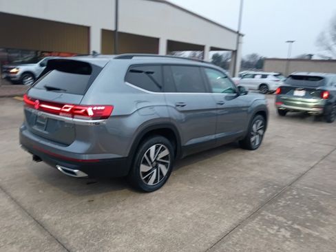 Used 2025 Volkswagen Atlas SE image 9