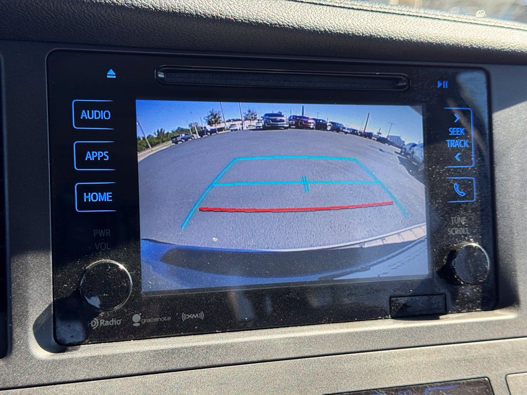 Used 2017 Toyota Sienna XLE Premium FWD image 32