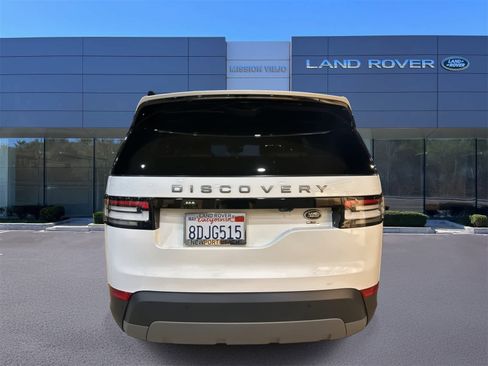 Used 2018 Land Rover Discovery SE image 4
