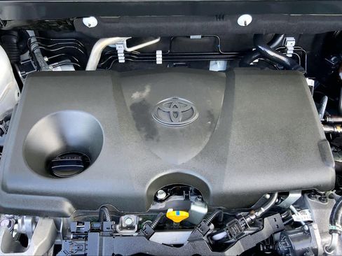 Used 2025 Toyota RAV4 XLE FWD image 32