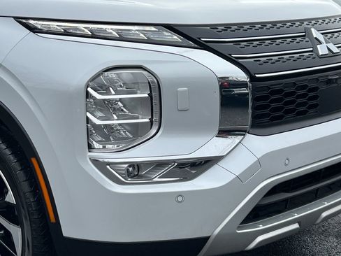 Used 2024 Mitsubishi Outlander SE image 8