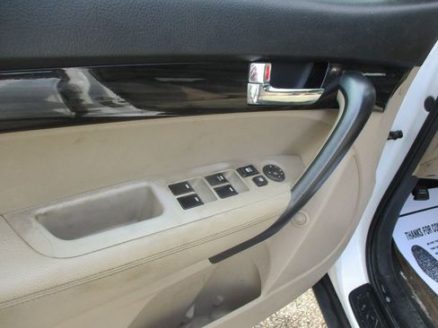 Used 2011 Kia Sorento LX w/ Convenience Pkg image 7