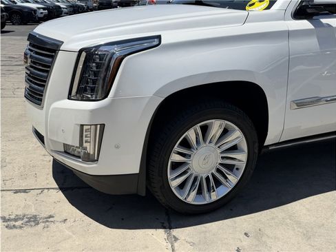 Used 2017 Cadillac Escalade Platinum RWD image 11