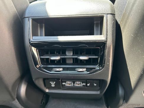 Used 2023 Jeep Grand Cherokee Limited AWD/4WD image 39