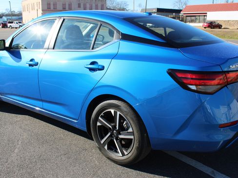 Used 2025 Nissan Sentra SV image 13