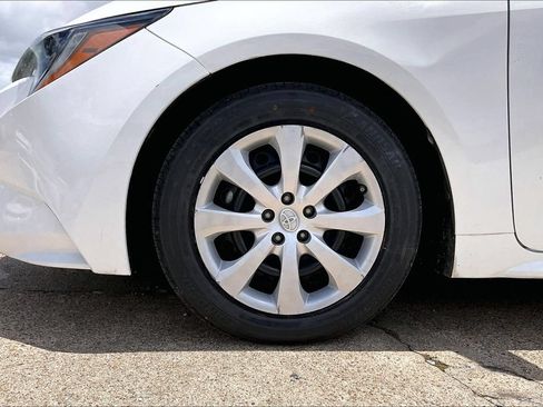 Used 2021 Toyota Corolla LE FWD image 35