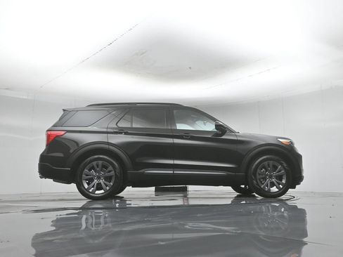 Used 2023 Ford Explorer XLT w/ Equipment Group 202A RWD image 8
