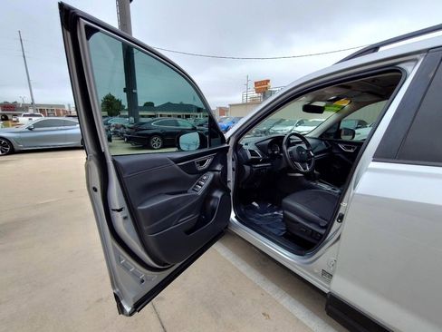 Used 2019 Subaru Forester Premium AWD/4WD image 13