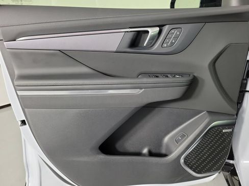 Used 2026 Buick Enclave Sport Touring w/ Power Package FWD image 18