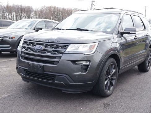 Used 2018 Ford Explorer XLT w/ Equipment Group 202A image 3