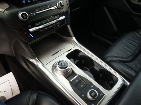 Used 2020 Ford Explorer Platinum w/ Premium Technology Package AWD/4WD image 31