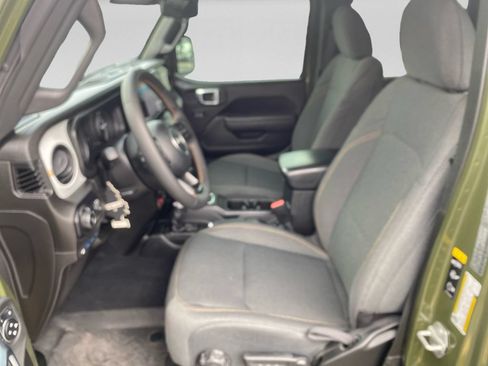 Used 2024 Jeep Wrangler Unlimited AWD/4WD image 15