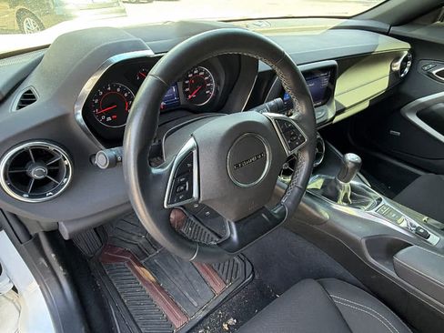 Used 2021 Chevrolet Camaro LT w/ Technology Package image 10