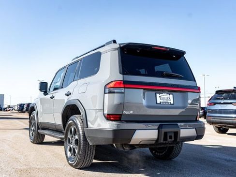 Used 2024 Lexus GX 550 image 5