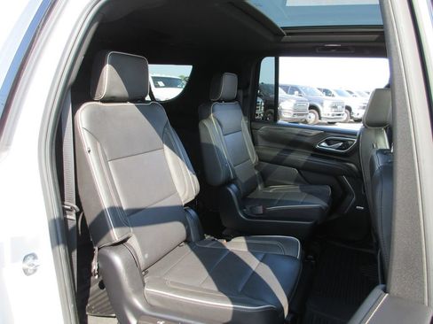 Certified 2023 GMC Yukon XL SLT AWD/4WD image 26