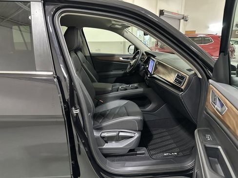 New 2026 Volkswagen Atlas SE image 36