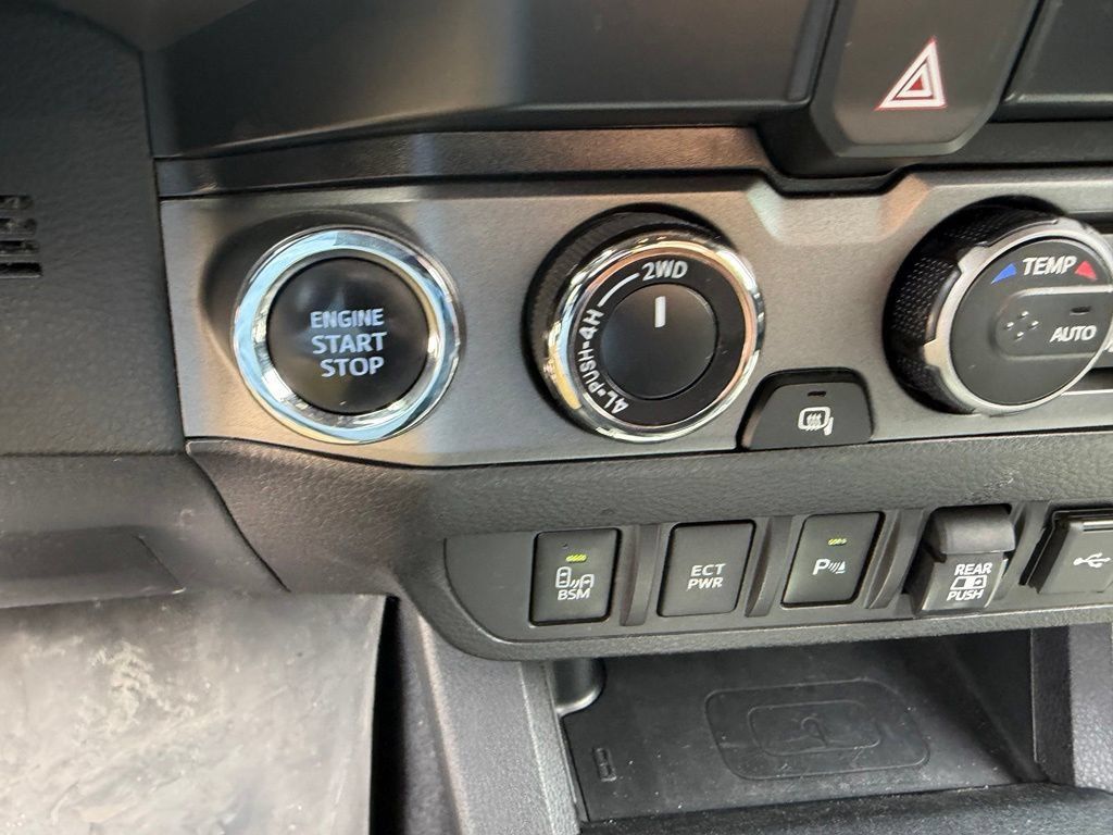 Used 2022 Toyota Tacoma TRD Off-Road w/ Technology Package AWD/4WD image 29