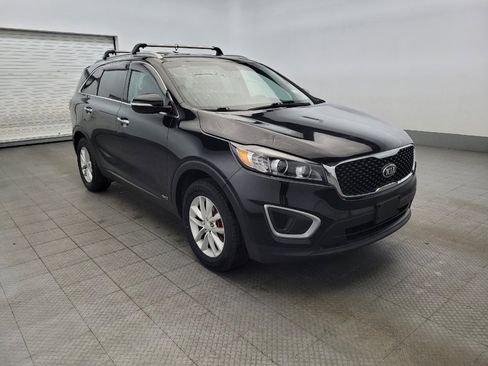 Used 2017 Kia Sorento LX w/ LX Convenience Package image 13