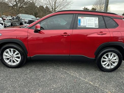 Used 2023 Toyota Corolla Cross LE image 8