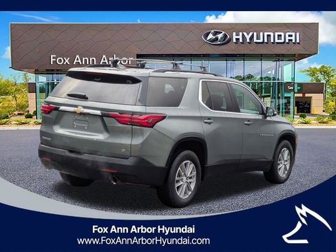 Used 2023 Chevrolet Traverse LT FWD image 5