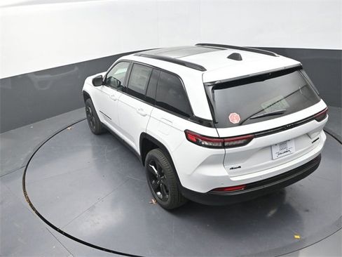 New 2025 Jeep Grand Cherokee Limited image 13