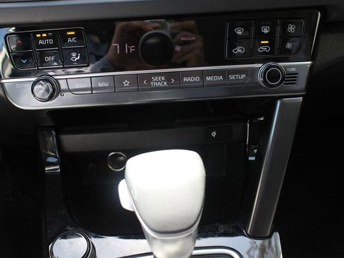 Certified 2025 Kia Seltos EX w/ EX Sunroof Package image 23