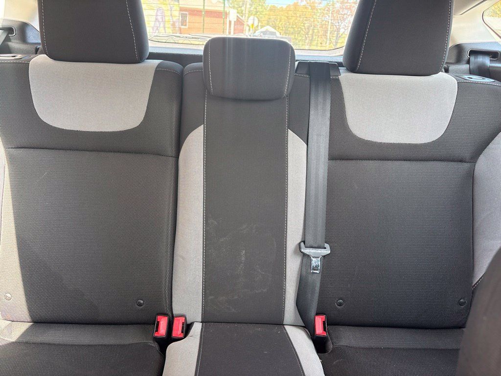Used 2012 Ford Focus SE w/ SE Sport Pkg FWD image 16
