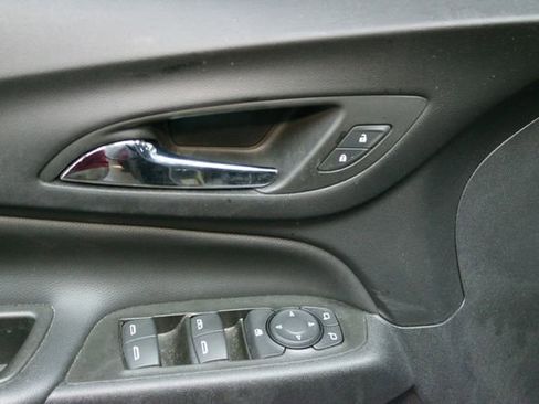 Used 2023 Chevrolet Equinox LT image 19