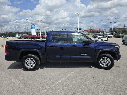 Used 2022 Toyota Tundra SR5 w/ SR5 Convenience Package AWD/4WD image 14