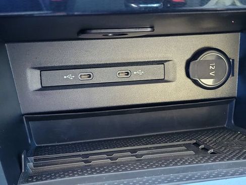 Certified 2025 Volkswagen Taos SE FWD image 25