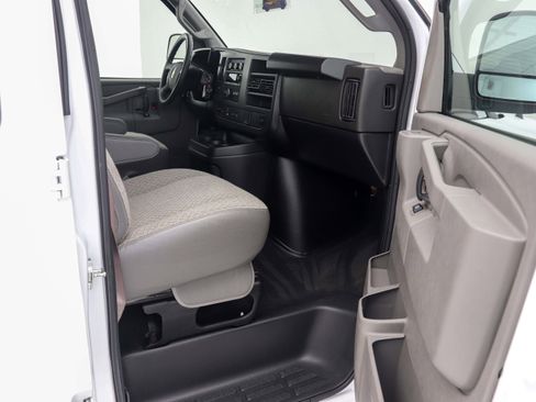 Used 2025 Chevrolet Express 3500 LS image 15