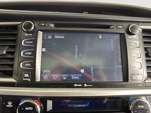 Used 2015 Toyota Highlander Limited w/ Driver Technology Package image 28