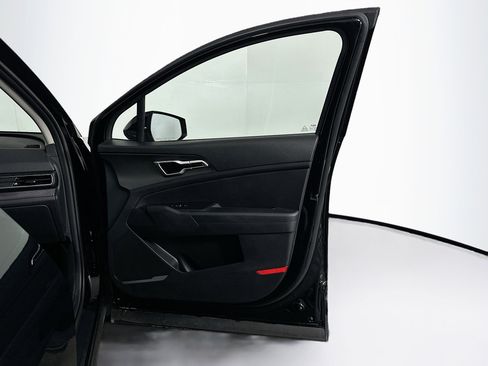 Used 2025 Kia Sportage LX AWD/4WD image 30