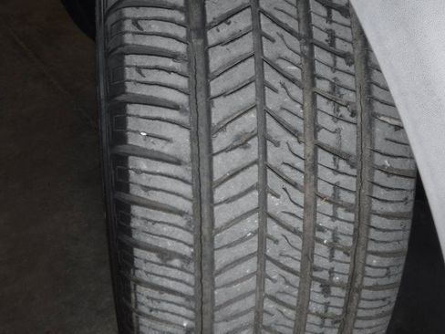 Used 2012 Chevrolet Captiva Sport LS FWD image 18