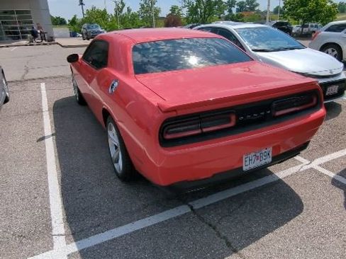 Used 2016 Dodge Challenger R/T RWD image 3