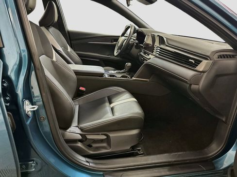 Used 2025 Toyota Camry SE FWD image 31