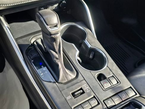 Used 2022 Toyota Highlander XLE image 28