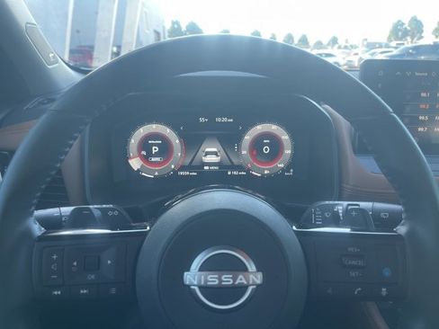 Used 2024 Nissan Rogue Platinum w/ Platinum Premium Package image 12