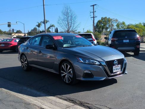 Certified 2022 Nissan Altima 2.5 SR image 3