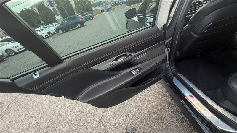 Used 2018 BMW 750i RWD image 23